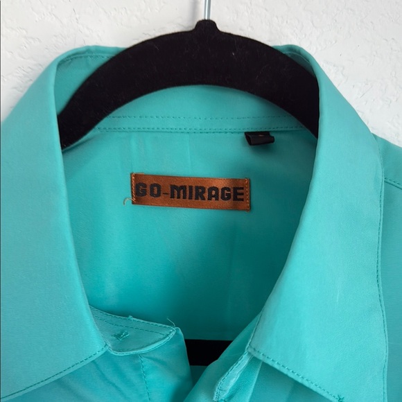 Casual Blue Button Down Shirt with Classic Collar - Picture 3 of 9